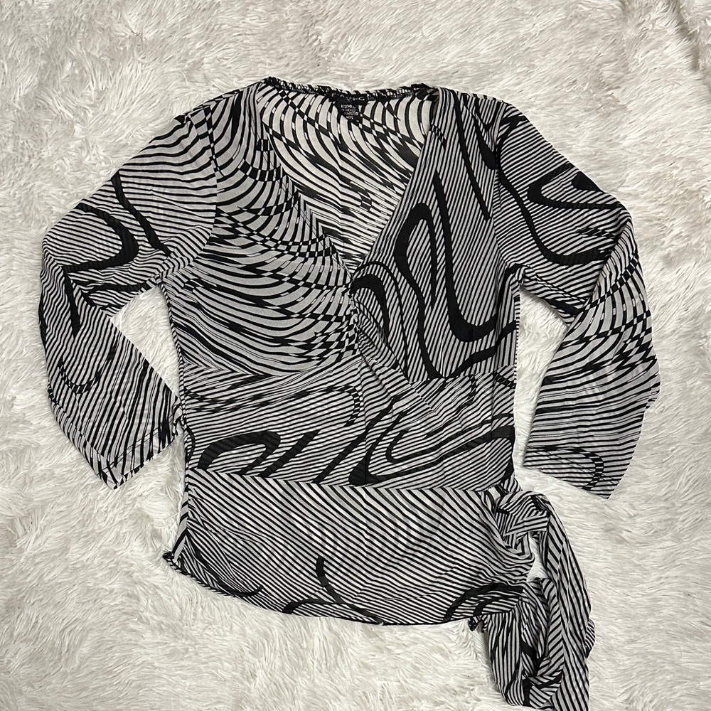 Y2K Fang sheer Black and White Patterned 3/4 top